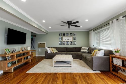 112 Granada Ave, North Lindenhurst NY  11757-6527 exterior