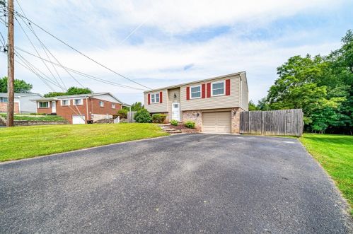 215 Eleanor Dr, Latrobe, PA 15650-9141