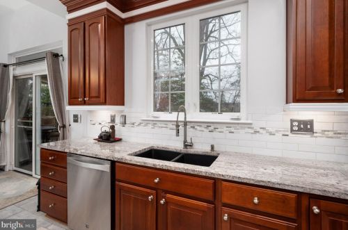 7226 Lyndam Hill Cir, Lorton VA  22079-4509 exterior