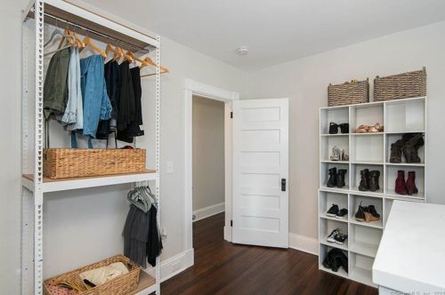 42 Merriman St, Bristol CT  06010-5042 exterior