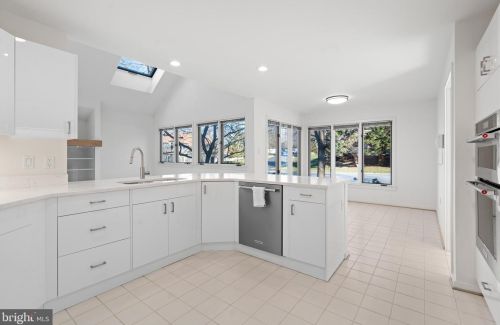 12015 Walnut Branch Rd, Herndon VA  20194-5616 exterior