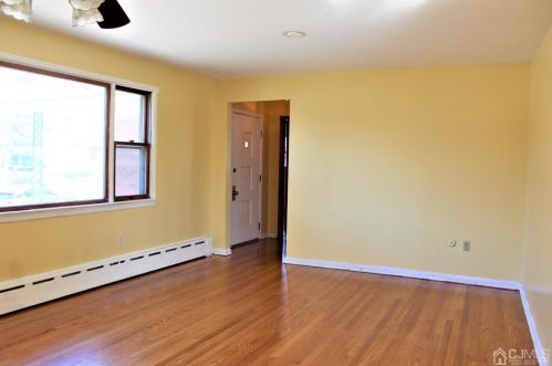 85 Holly Rd, Iselin NJ  08830-1530 exterior