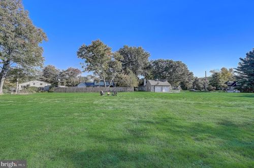 1497 Sweetbriar Ln, Lansdale PA 19446-3240 exterior