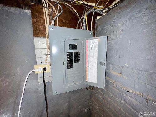 127 Fulton St, Woodbridge NJ  07095-2619 exterior