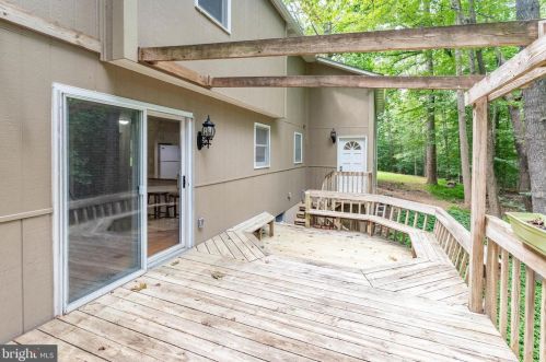 4882 Wood Lilly Ct, Woodbridge VA  22192-6137 exterior