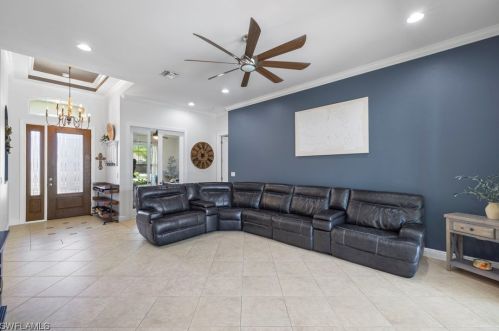22 Mentor Dr, Naples, FL 34110-1348