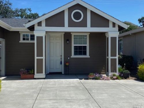 9327 Oak Trail Cir, Santa Rosa, CA 95409-6171