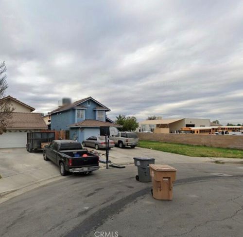 1525 Santiago Ct, Bakersfield, CA 93307-6356