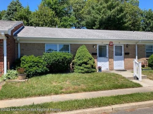 67 Skyline Dr, Bricktown, NJ 08724-1354