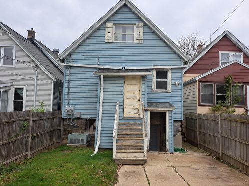 2467 Gordon Pl, Milwaukee WI  53212-3041 exterior