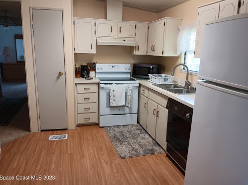 901 Bougainvillea Cir, Sebastian FL  32976-7688 exterior