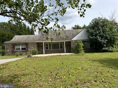 8101 Heacock Ln, Wyncote, PA 19095-1818