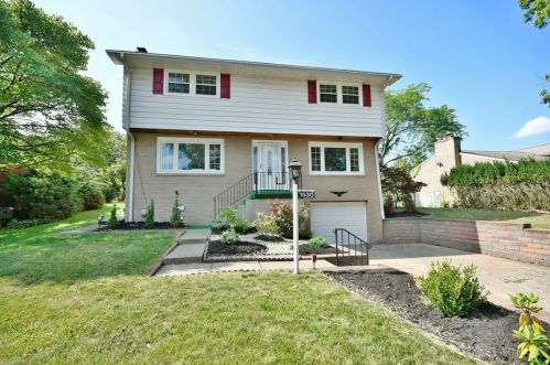1530 Tretter Dr, Pittsburgh, PA 15227-3735