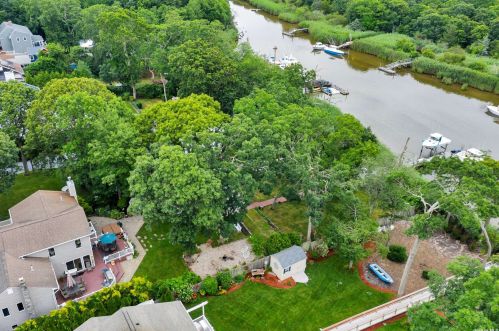 49 Crystal Beach Blvd, Moriches NY  11955-1909 exterior