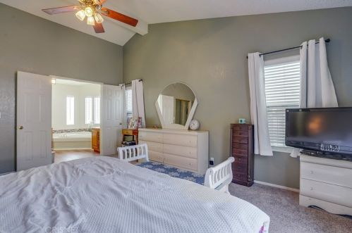 28101 Vista View Dr, Santa Clarita CA  91351-5710 exterior