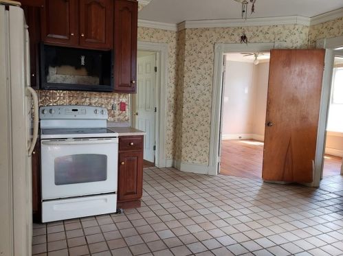 50 Fairview Ave, Chicopee, MA 01013-2922