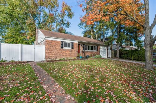 11 Grayley Pl, Huntington Station, NY 11746-3111