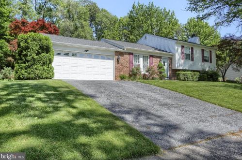 405 Deerfield Rd, Camp Hill, PA 17011-8439