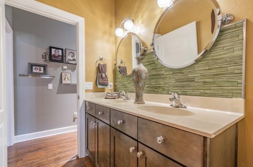 1827 Crooked Oak Ln, Lutz FL  33559-7407 exterior