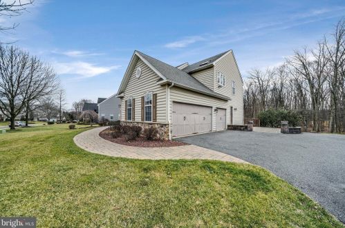 6 Forwood Dr, Boothwyn, PA 19060-1217