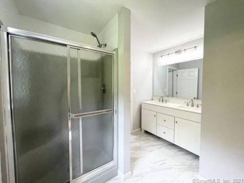 1200 Cornerstone Ct, Cheshire CT  06410-1860 exterior