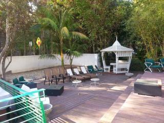 2366 Nichols Canyon Rd, Los Angeles CA  90046-1733 exterior