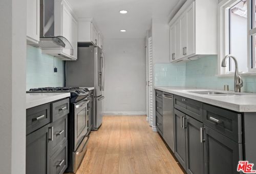 3985 Alta Mesa Dr, North Hollywood CA  91604-4010 exterior