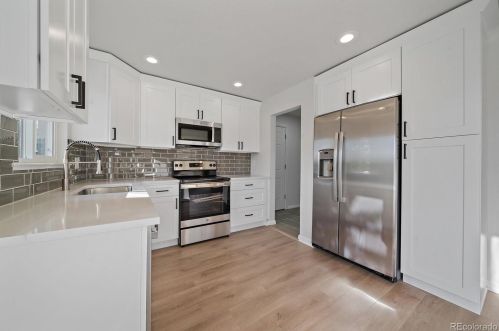 3233 Jasmine St, Denver CO 80207-2119 exterior