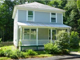 22 Willow St, Brattleboro, VT 05301-6538
