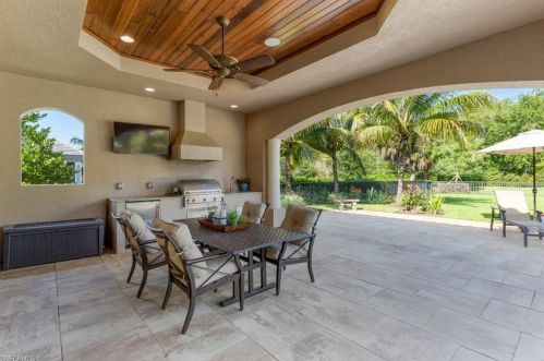 4245 Deephaven Ln, Naples FL 34119-8616 exterior