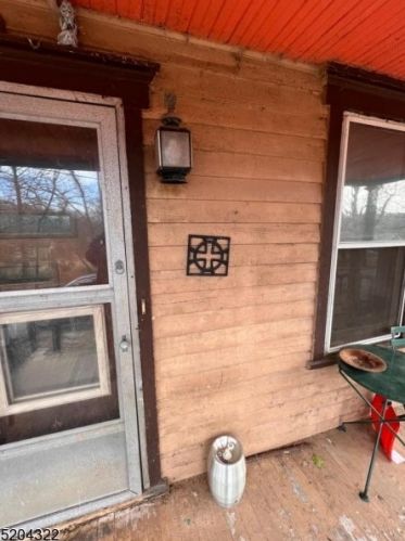 30 Henderson St, Oxford, NJ 07863-3111