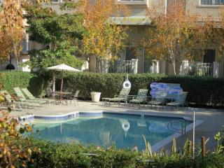 141 Frederick Ct, Mountain View CA  94043-5276 exterior