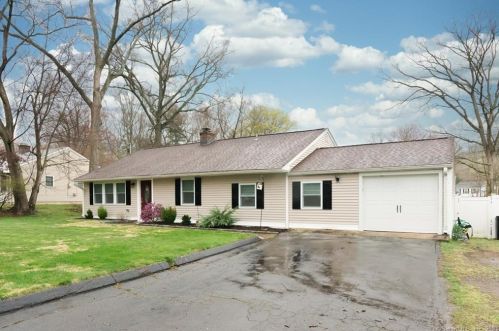 8 Sylvan Way, Wallingford, CT 06492-4922