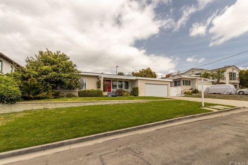 1023 1st St, Manhattan Beach, CA 90266-6707