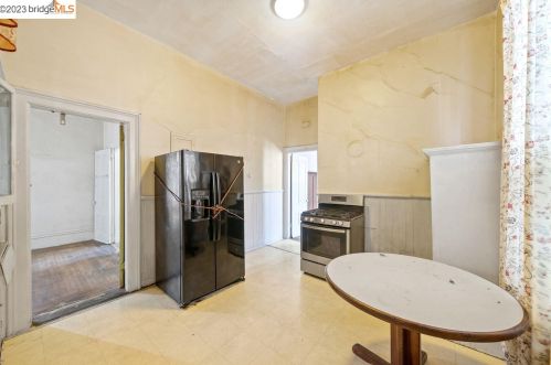 1466 12th St, Oakland, CA 94607-2035