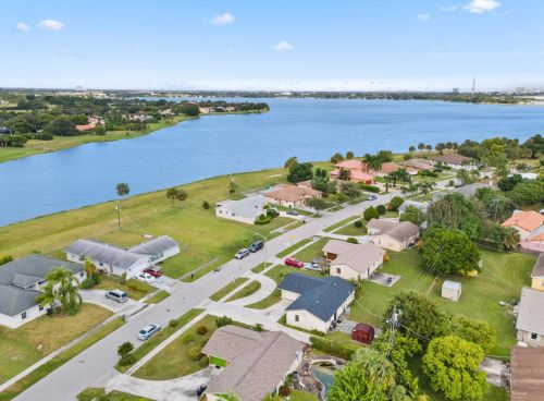 1474 Mangonia Cir, West Palm Beach, FL 33401-2406