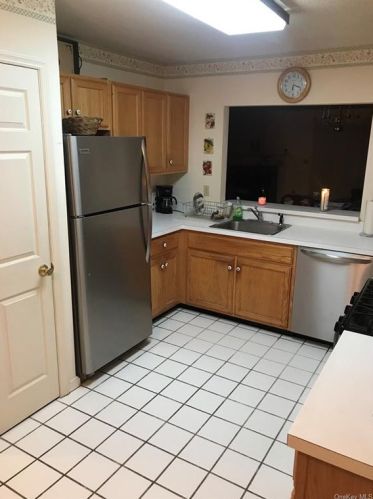1003 Scarborough Dr, Sears Corners, NY 10509-6560