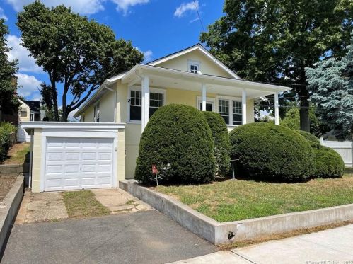 82 Holcomb Ave, Stamford, CT 06906-2417