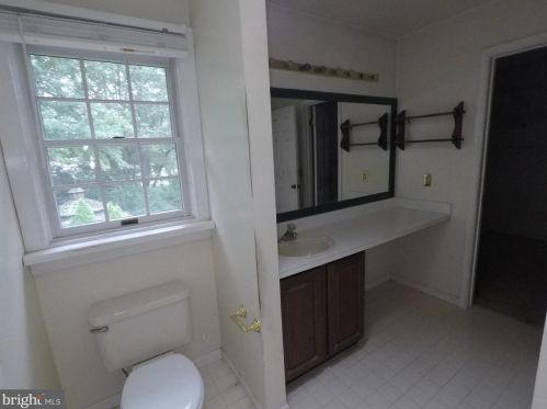 2 Presidential Dr, Berlin Boro NJ  08009-1358 exterior