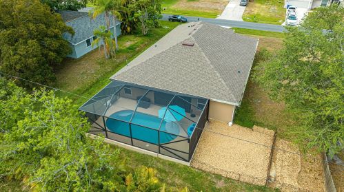 725 Beard Ave, Sebastian FL  32958-4811 exterior