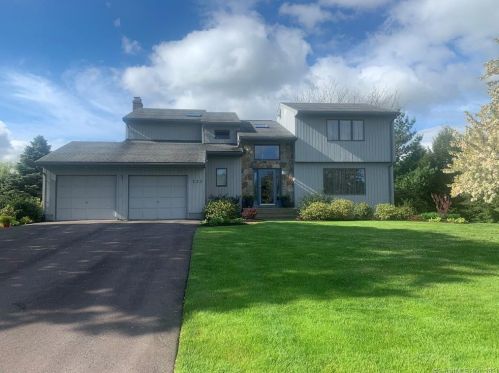 133 Oxford Dr, Wapping, CT 06074-1586