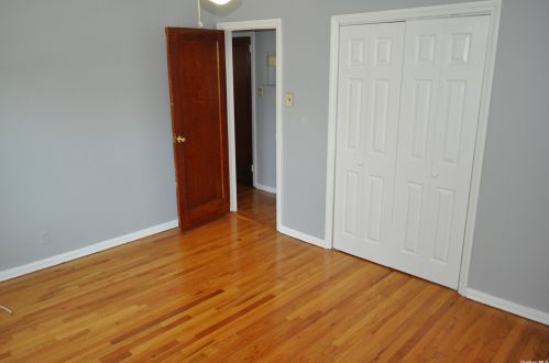 257 Bixley Heath, Lynbrook NY  11563-2918 exterior