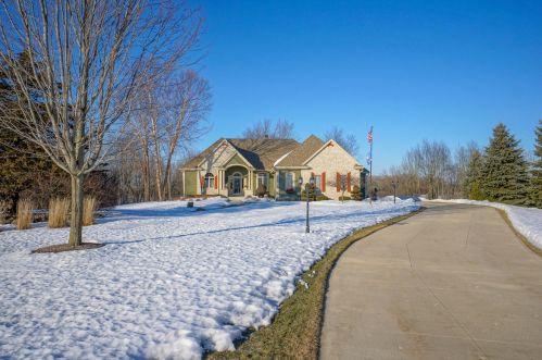 546 Hidden Glen Ct, Colgate, WI 53017-9393