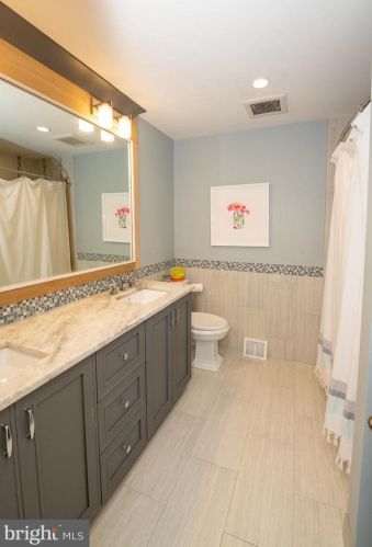 156 Whitney Ln, Southampton PA  18954-1080 exterior