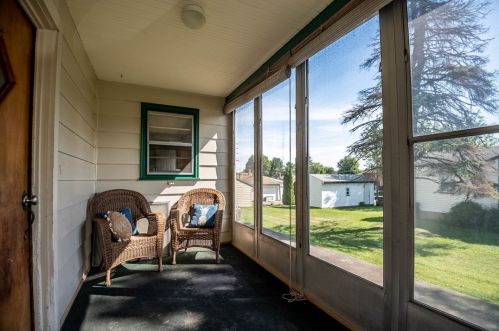 1099 Haig St, Hermitage PA  16146-2856 exterior