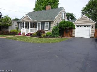164 Perry Dr, Canton, OH 44710-1031