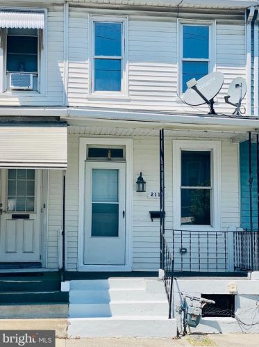 2118 Greenwood St, Harrisburg, PA 17104-2738