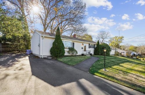 34 Keeley Ave, Warwick, RI 02886-7813