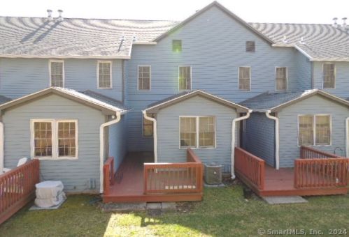 27 Mallard Ct, Wallingford, CT 06492-5376