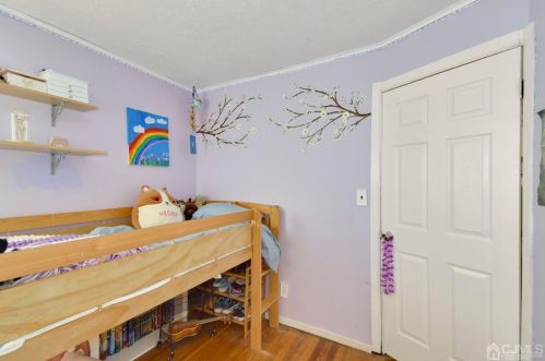 9 Stuart Dr, East Brunswick NJ  08816-3809 exterior